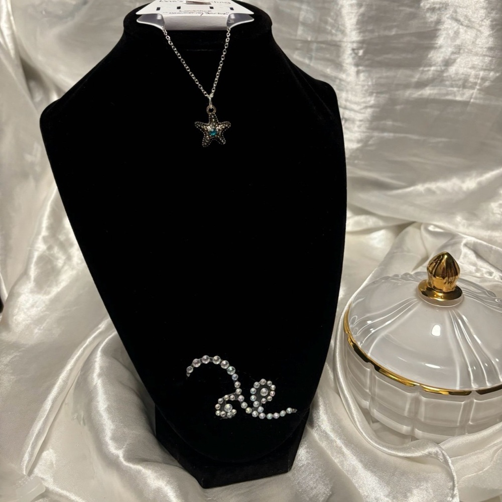 Glimmering Starfish - Blue Necklace
